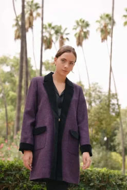 Abrigo Mery Corto Morado / Negro - The Nook Store