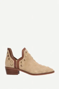 Botas Mer Tacón Bajo Ante Beige - The Nook Store