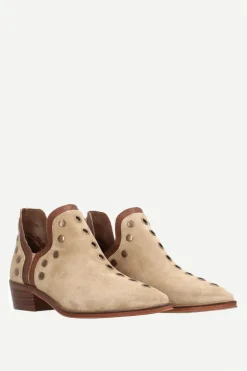 Botas Mer Tacón Bajo Ante Beige - The Nook Store