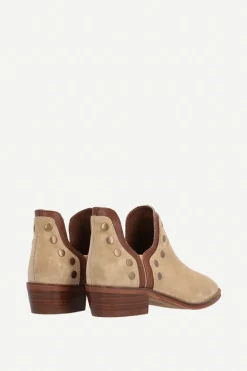 Botas Mer Tacón Bajo Ante Beige - The Nook Store