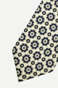 Corbata Blanca Flores - The Nook Store