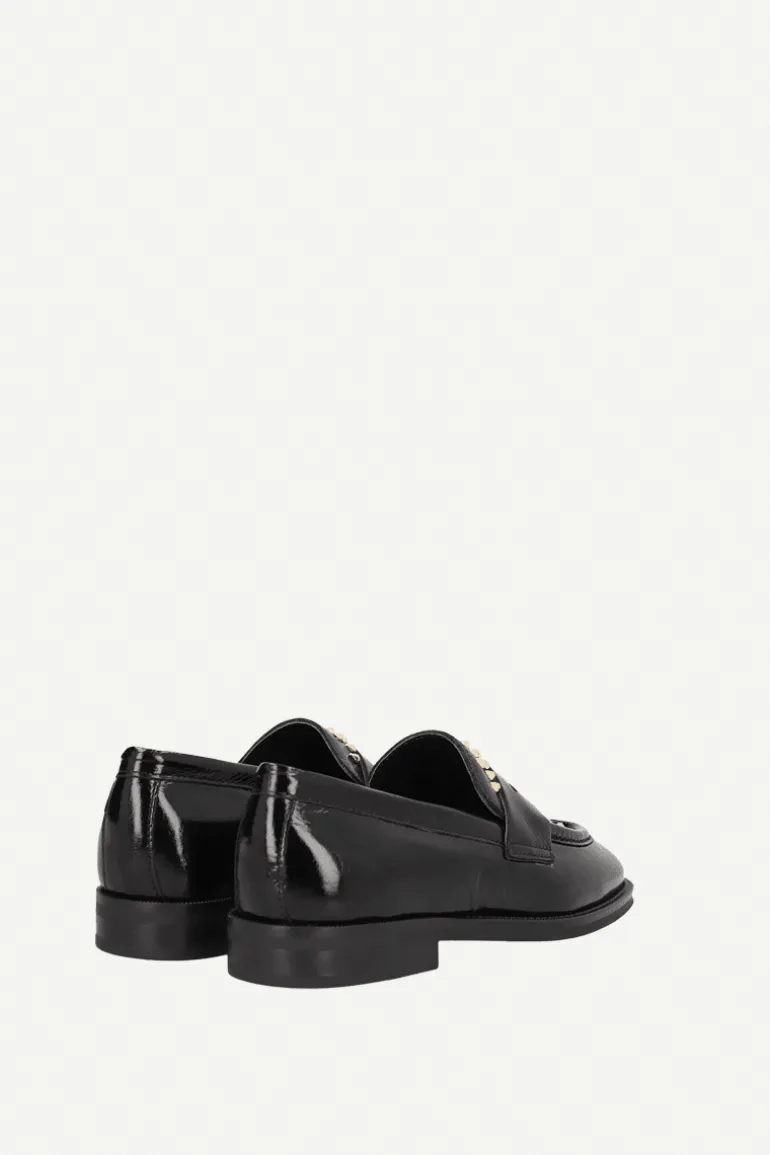 Mocasín Mimi Piel Negro Tachuela Dorada - The Nook Store