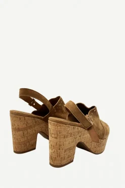 Sandalia Carolina Tachuelas - The Nook Store