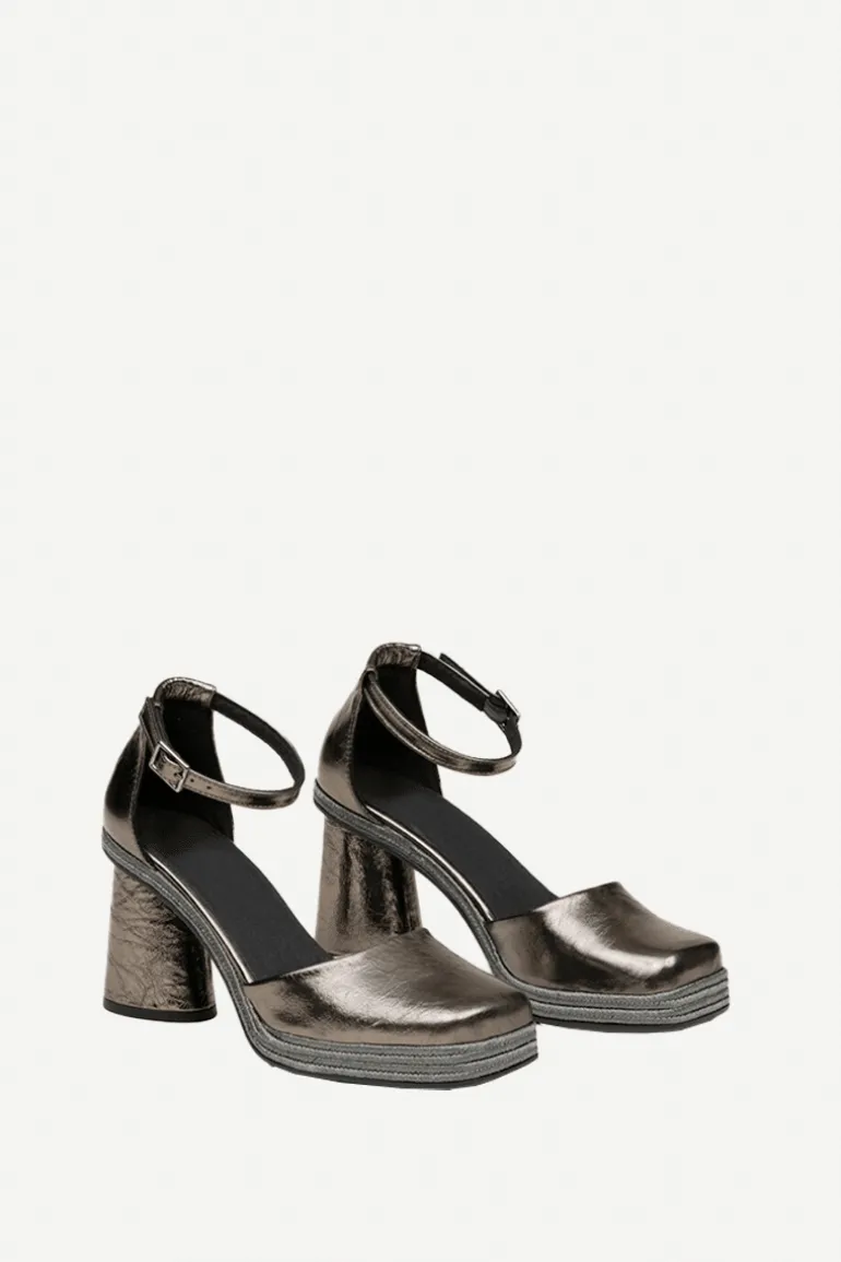 Zapato tacón Elia Ceniza - The Nook Store